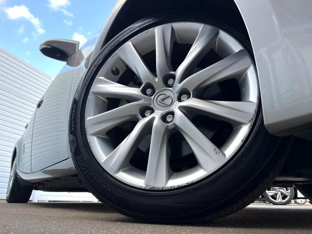 �y����17�C���`�A���~�z�C�[���z�O�ςɃ}�b�`���������A���~�z�C�[���𑕒����Ă���܂��B�e��ЊO�A���~�z�C�[����A�X�^�b�h���X�^�C�����戵�����Ă���܂��B���񂲑��k����������