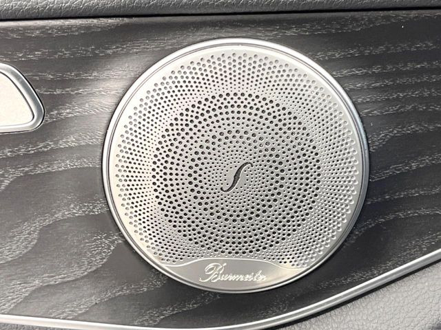 ��Burmester�T���E���h�V�X�e��:�n�C�G���h�I�[�f�B�I��僁�[�J�[����|����Ԑ�p�̃v���~�A���X�s�[�J�[�𑕔��B�����̃X�s�[�J�[����A���̗������܂ŕ����鍂�i���ȉ��y�����y���݂��������܂��B