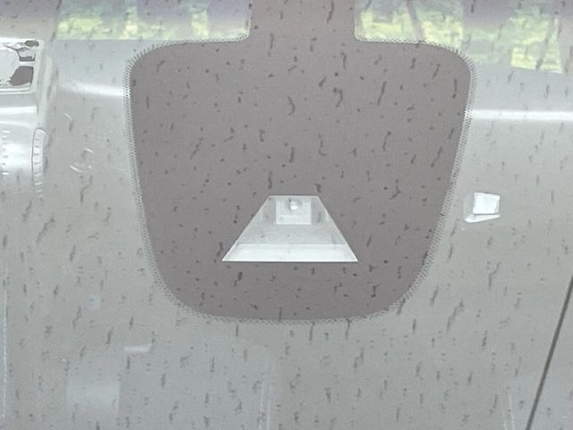 �y�C���e���W�F���g�G�}�[�W�F���V�[�u���[�L�z�t�����g�J�����őO���̎ԗ�����s�҂����m�B�Փ˂������Ȏ��͏Փ˔�Q�y���u���[�L���쓮�A�Փˉ�����T�|�[�g�B�����S�Ƀh���C�u�����y���݂��������܂��B