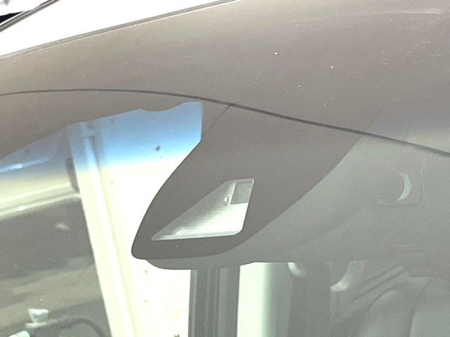 �y�z���_�Z���V���O�z���s���ɑO���̎ԗ�����F�����A�Փ˂������Ȏ��͌x��ƃu���[�L�ŏՓˉ���Ɣ�Q�y�����A�V�X�g�B�����S�Ƀh���C�u�����y���݂��������܂��B