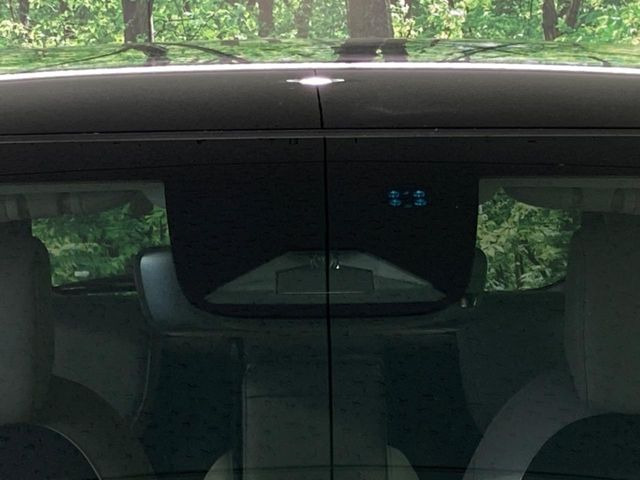 【ホンダセンシング】走行中に前方の車両等を認識し、衝突しそうな時は警報とブレーキで衝突回避と被害軽減をアシスト。より安全にドライブをお楽しみいただけます。