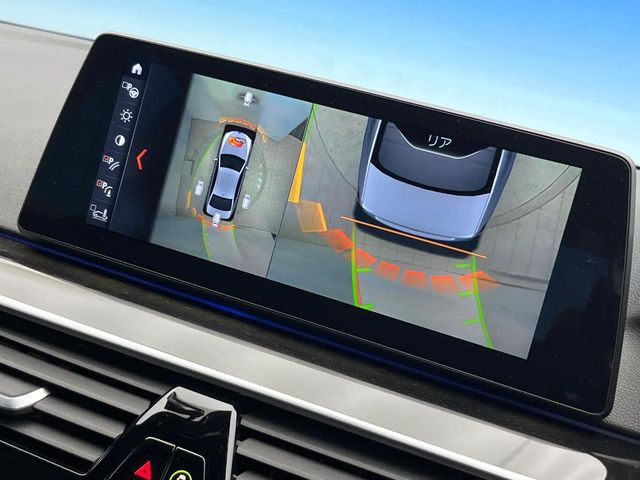 ���p�m���~�b�N�r���[���j�^�[:��p�̃J�����ɂ��A�ォ�猩���낵���悤�Ȏ��_��360�x�N���}�̎��͂��m�F���邱�Ƃ��ł��܂������p�������m�F���₷���A�����ꏊ�ł̐؂�Ԃ��⒓�Ԃ��X���[�Y�ɍs���܂��B