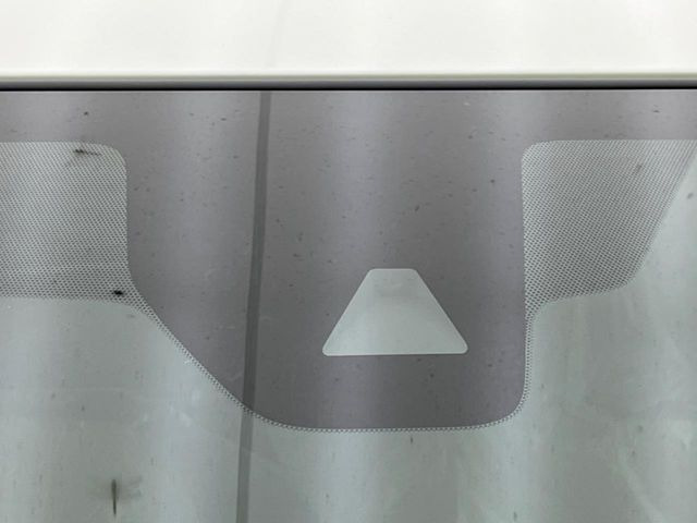 �y�C���e���W�F���g�G�}�[�W�F���V�[�u���[�L�z�t�����g�J�����őO���̎ԗ�����s�҂����m�B�Փ˂������Ȏ��͏Փ˔�Q�y���u���[�L���쓮�A�Փˉ�����T�|�[�g�B�����S�Ƀh���C�u�����y���݂��������܂��B