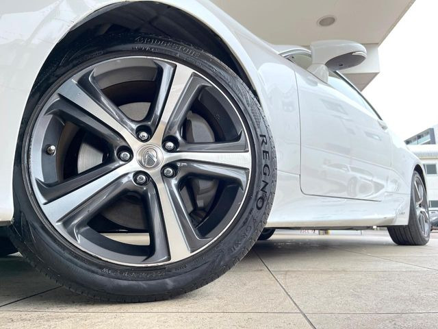 �y�O���[�h��p����18�C���`�A���~�z�C�[���z�f�U�C�����̍��������A���~�z�C�[���𑕒����Ă���܂��B�e��ЊO�A���~�z�C�[����A�X�^�b�h���X�^�C�����戵�����Ă���܂��B���񂲑��k����������