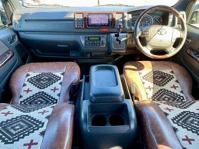 ハイエースバン