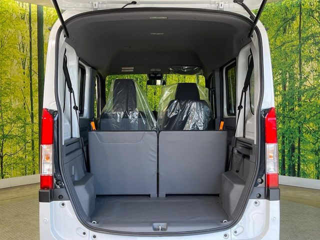 ���i�̂���������ʋ΁A���}���ɏ\���ȉ׎��X�y�[�X���m�ۂ��Ă���܂��B�Z�J���h�V�[�g��|���ƁA�傫�ȉו��̐ύڂ��\�ł���