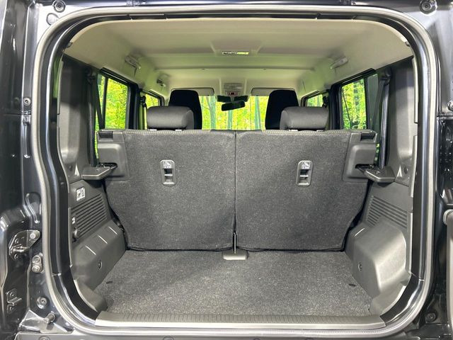 ���i�̂���������ʋ΁A���}���ɏ\���ȉ׎��X�y�[�X���m�ۂ��Ă���܂��B�Z�J���h�V�[�g��|���ƁA�傫�ȉו��̐ύڂ��\�ł���