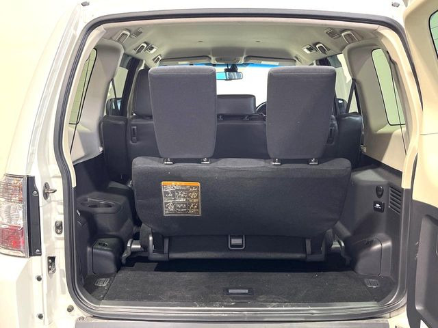 ���i�̂���������ʋ΁A���}���ɏ\���ȉ׎��X�y�[�X���m�ۂ��Ă���܂��B�Z�J���h�V�[�g��|���ƁA�傫�ȉו��̐ύڂ��\�ł���