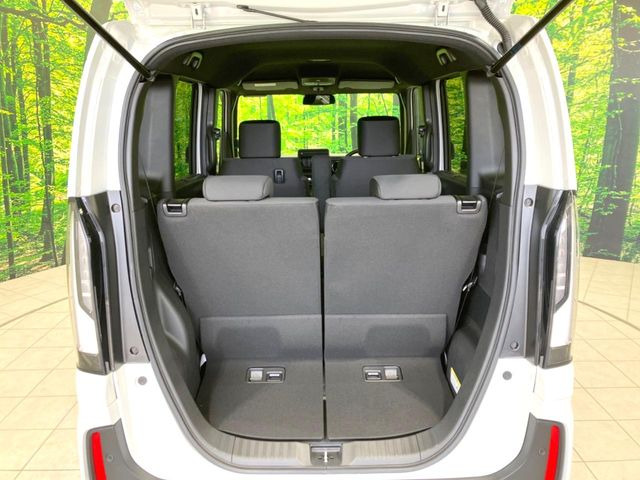 ���i�̂���������ʋ΁A���}���ɏ\���ȉ׎��X�y�[�X���m�ۂ��Ă���܂��B�Z�J���h�V�[�g��|���ƁA�傫�ȉו��̐ύڂ��\�ł���