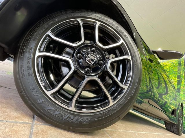 �y����15�C���`�A���~�z�C�[���z�O�ςɃ}�b�`���������A���~�z�C�[���𑕒����Ă���܂��B�e��ЊO�A���~�z�C�[����A�X�^�b�h���X�^�C�����戵�����Ă���܂��B���񂲑��k����������