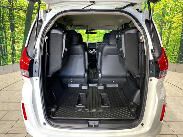 ���i�̂���������ʋ΁A���}���ɏ\���ȉ׎��X�y�[�X���m�ۂ��Ă���܂��B�Z�J���h�V�[�g��|���ƁA�傫�ȉו��̐ύڂ��\�ł���