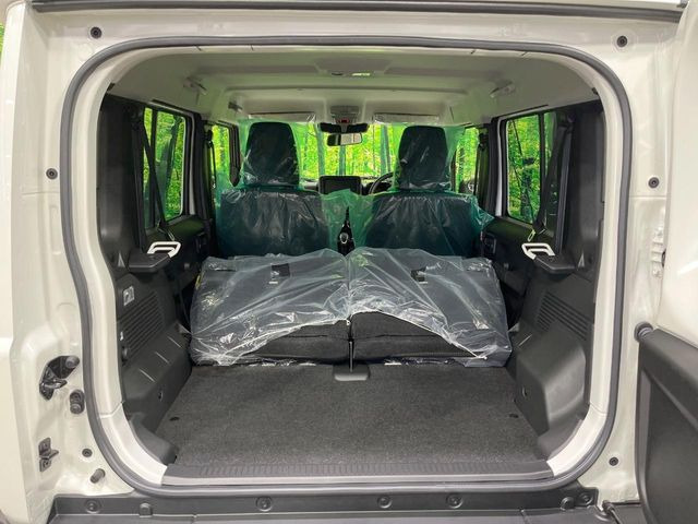 ���i�̂���������ʋ΁A���}���ɏ\���ȉ׎��X�y�[�X���m�ۂ��Ă���܂��B�Z�J���h�V�[�g��|���ƁA�傫�ȉו��̐ύڂ��\�ł���