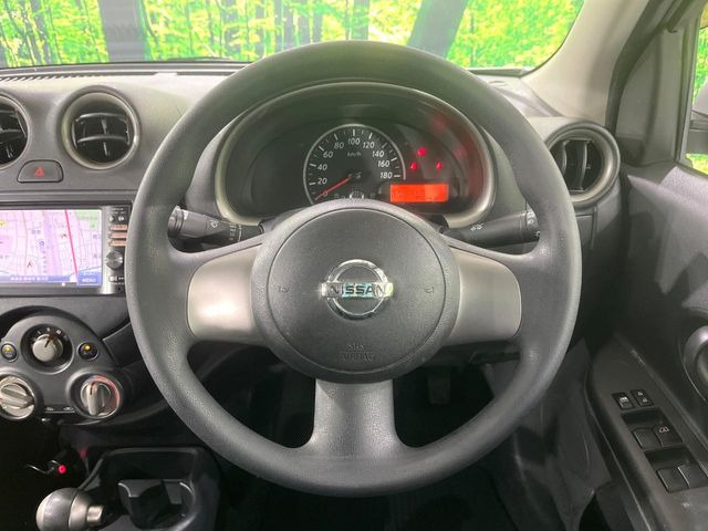 インテリアに合わせたデザインのステアリングは、運転される方のことも考え、運転しやすい形状、大きさです。是非一度、実際に触ってお確かめください。