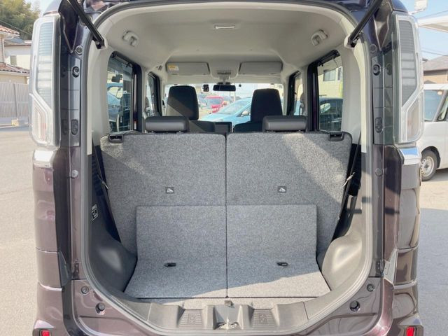 ���i�̂���������ʋ΁A���}���ɏ\���ȉ׎��X�y�[�X���m�ۂ��Ă���܂��B�Z�J���h�V�[�g��|���ƁA�傫�ȉו��̐ύڂ��\�ł���