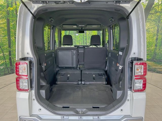 ���i�̂���������ʋ΁A���}���ɏ\���ȉ׎��X�y�[�X���m�ۂ��Ă���܂��B�Z�J���h�V�[�g��|���ƁA�傫�ȉו��̐ύڂ��\�ł���