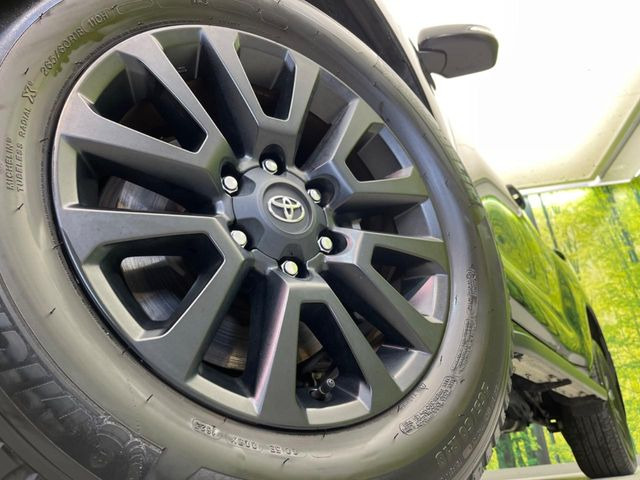 �y����18�C���`�A���~�z�C�[���z�O�ςɃ}�b�`���������A���~�z�C�[���𑕒����Ă���܂��B�e��ЊO�A���~�z�C�[����A�X�^�b�h���X�^�C�����戵�����Ă���܂��B���񂲑��k����������