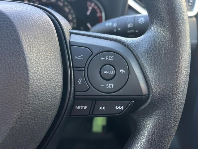 【レーダークルーズコントロール】高速道路での長距離走行が楽に!!自動で速度を保つクルーズコントロールが、衝突軽減システムと連携し、前方の車両を感知して車間を保つように速度調節してくれます!!