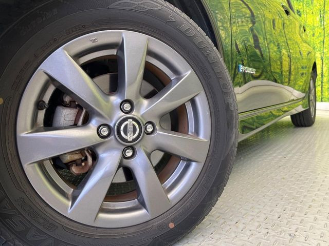 【純正15インチアルミホイール】外観にマッチした純正アルミホイールを装着しております。各種社外アルミホイールや、スタッドレスタイヤも取扱いしております。是非ご相談ください♪