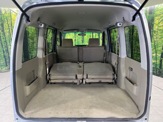 ���i�̂���������ʋ΁A���}���ɏ\���ȉ׎��X�y�[�X���m�ۂ��Ă���܂��B�Z�J���h�V�[�g��|���ƁA�傫�ȉו��̐ύڂ��\�ł���