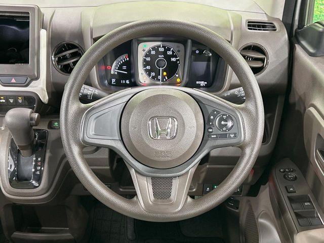 ステアリングも使用感が少なく、きれいな状態となっております♪