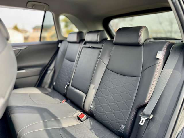 お電話・メールにてご質問・ご相談などお気軽にしてください^^もちろんご来店していただき、直接お車をご覧になってください。試乗もご対応させていただきますので、スタッフ一同お待ちしております。