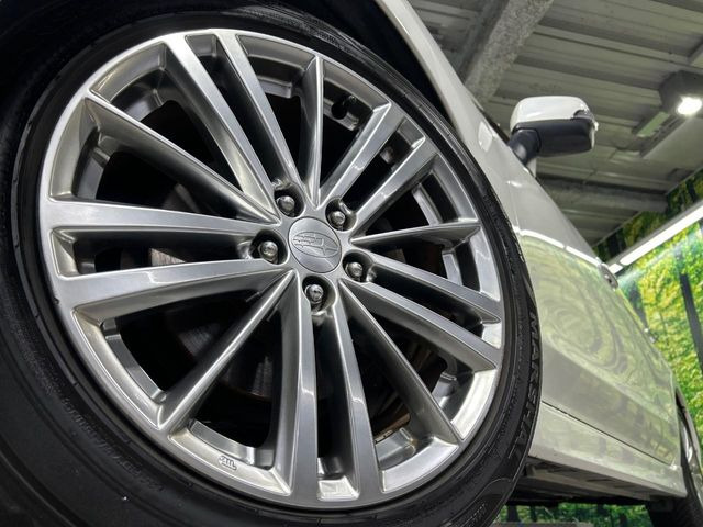 �y�O���[�h��p����17�C���`�A���~�z�C�[���z�f�U�C�����̍��������A���~�z�C�[���𑕒����Ă���܂��B�e��ЊO�A���~�z�C�[����A�X�^�b�h���X�^�C�����戵�����Ă���܂��B���񂲑��k����������