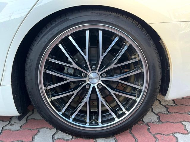 �y20�C���`�A���~�z�C�[���z�O�ςɃ}�b�`�����A���~�z�C�[���𑕒����Ă���܂��B�e��A���~�z�C�[����A�X�^�b�h���X�^�C�����戵�����Ă���܂��B���񂲑��k����������