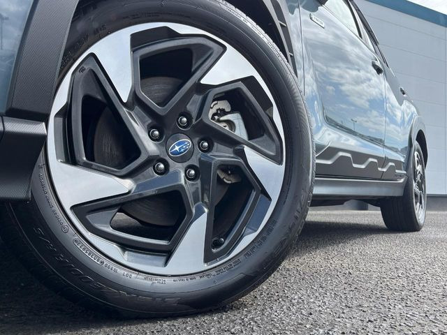 �y����18�C���`�A���~�z�C�[���z�O�ςɃ}�b�`���������A���~�z�C�[���𑕒����Ă���܂��B�e��ЊO�A���~�z�C�[����A�X�^�b�h���X�^�C�����戵�����Ă���܂��B���񂲑��k����������