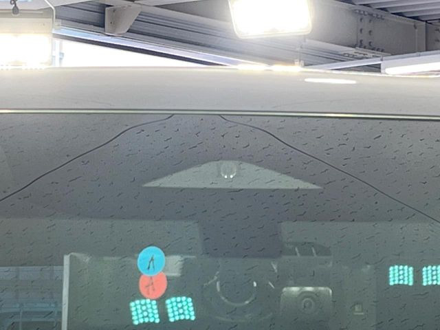 �y�G�}�[�W�F���V�[�u���[�L�z���s���ɑO���̎ԗ�����F�����A�Փ˂������Ȏ��͌x��ƃu���[�L�ŏՓˉ���Ɣ�Q�y�����A�V�X�g�B�����S�Ƀh���C�u�����y���݂��������܂��B