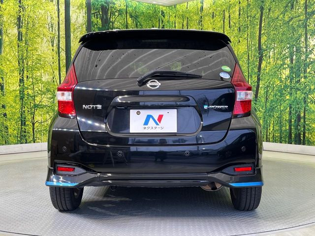 安心の最長10年・走行無制限保証(有償)をご用意。保証内容も充実はもちろん、無料点検&オイル交換や、年中無休の全国・24時間ロードサービスも付帯されておりますのでご安心下さい。