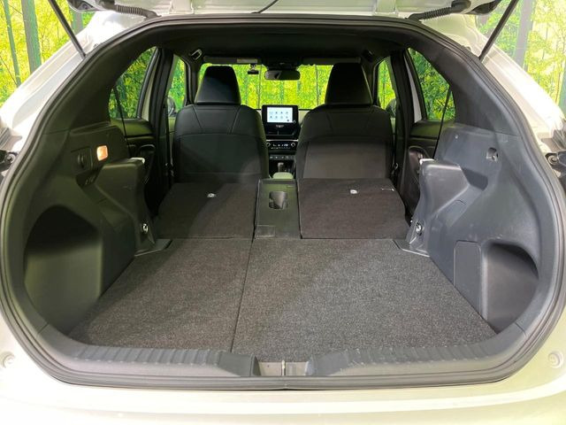 ���i�̂���������ʋ΁A���}���ɏ\���ȉ׎��X�y�[�X���m�ۂ��Ă���܂��B�Z�J���h�V�[�g��|���ƁA�傫�ȉו��̐ύڂ��\�ł���