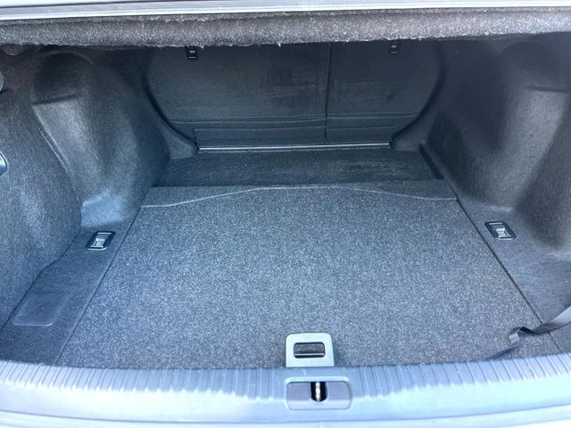 ���i�̂���������ʋ΁A���}���ɏ\���ȉ׎��X�y�[�X���m�ۂ��Ă���܂��B