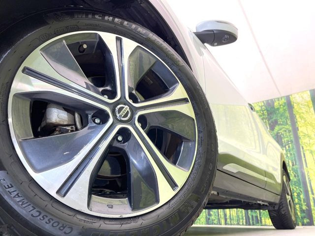 �y����17�C���`�A���~�z�C�[���z�O�ςɃ}�b�`���������A���~�z�C�[���𑕒����Ă���܂��B�e��ЊO�A���~�z�C�[����A�X�^�b�h���X�^�C�����戵�����Ă���܂��B���񂲑��k����������