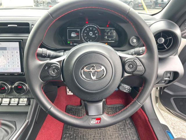 �y�����v�����X�e�A�����O�z�㎿�Ȋv���g�p���邱�ƂŁA��ɂ����������݂ƂĂ��^�]���₷���n���h���ł���