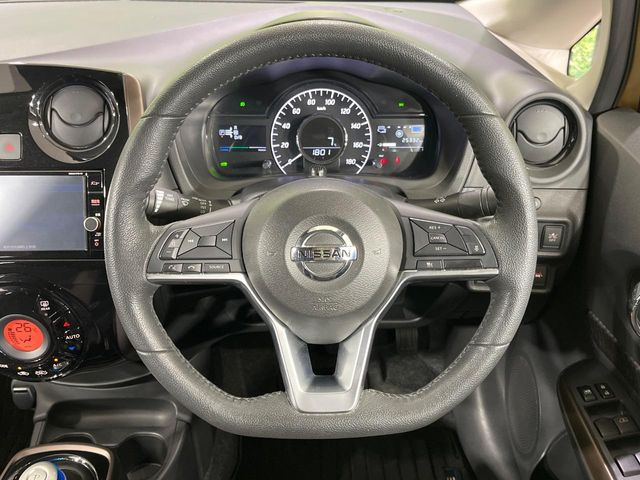 �y�����v�����X�e�A�����O�z�㎿�Ȋv���g�p���邱�ƂŁA��ɂ����������݂ƂĂ��^�]���₷���n���h���ł���