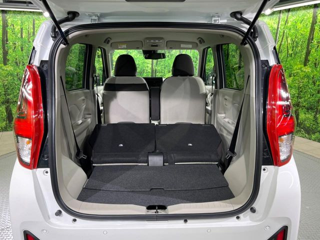 ���i�̂���������ʋ΁A���}���ɏ\���ȉ׎��X�y�[�X���m�ۂ��Ă���܂��B�Z�J���h�V�[�g��|���ƁA�傫�ȉו��̐ύڂ��\�ł���