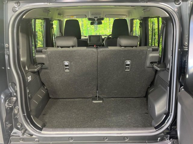 ���i�̂���������ʋ΁A���}���ɏ\���ȉ׎��X�y�[�X���m�ۂ��Ă���܂��B�Z�J���h�V�[�g��|���ƁA�傫�ȉו��̐ύڂ��\�ł���