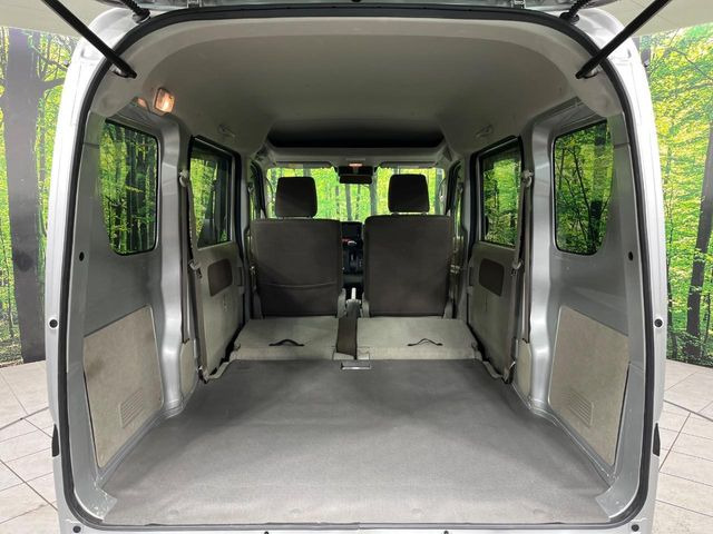 ���i�̂���������ʋ΁A���}���ɏ\���ȉ׎��X�y�[�X���m�ۂ��Ă���܂��B�Z�J���h�V�[�g��|���ƁA�傫�ȉו��̐ύڂ��\�ł���