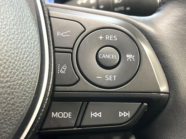 【レーダークルーズコントロール】高速道路での長距離走行が楽に!!自動で速度を保つクルーズコントロールが、衝突軽減システムと連携し、前方の車両を感知して車間を保つように速度調節してくれます!!