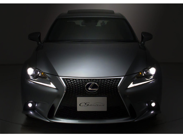 フロントビューの存在感をご覧ください!!ヘッドライトは視界良好のライト、さらにフォグライト搭載。デザイン性も高いのが特権です。