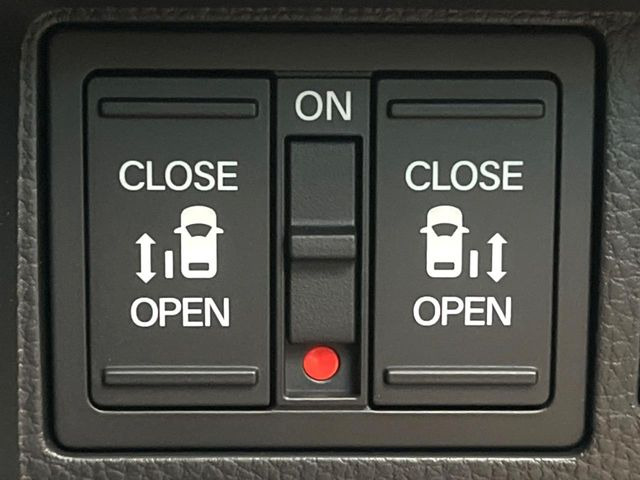 �y�����X���C�h�h�A�z���ԏ�ŗׂ̎ԂƂ̊Ԋu���������ɂ������A�X���C�h�h�A�Ȃ���S!�h�A�I�[�v������������炸�A�J�������L���̂ŏ��~�肪�Ƃ��Ă��ȒP�ł��B�傫�ȉו��̏o���������Ȃ���\��