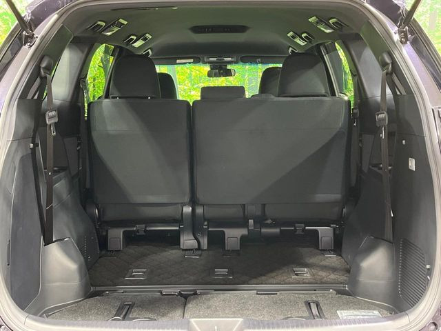 ���ڃV�[�g�͑O��X���C�h���\�ł��B���ɉ�����Α������L������������A�O�ɋl�߂�Α傫�ȃ��Q�b�W�X�y�[�X���m�ۂł��܂��B�V�[���ɉ����Ďg�������ł��邩��Ƃ��Ă��֗��ł���