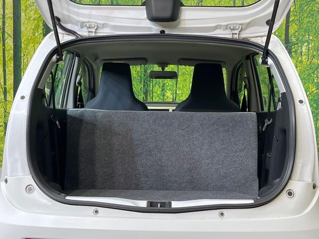 ���i�̂���������ʋ΁A���}���ɏ\���ȉ׎��X�y�[�X���m�ۂ��Ă���܂��B�Z�J���h�V�[�g��|���ƁA�傫�ȉו��̐ύڂ��\�ł���