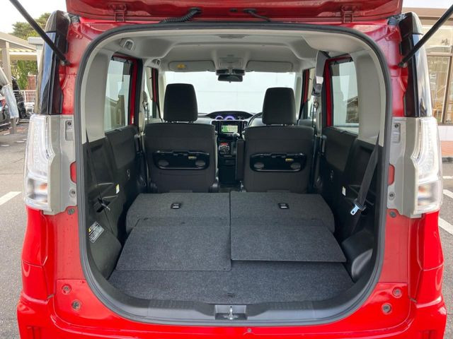 ���i�̂���������ʋ΁A���}���ɏ\���ȉ׎��X�y�[�X���m�ۂ��Ă���܂��B�Z�J���h�V�[�g��|���ƁA�傫�ȉו��̐ύڂ��\�ł���