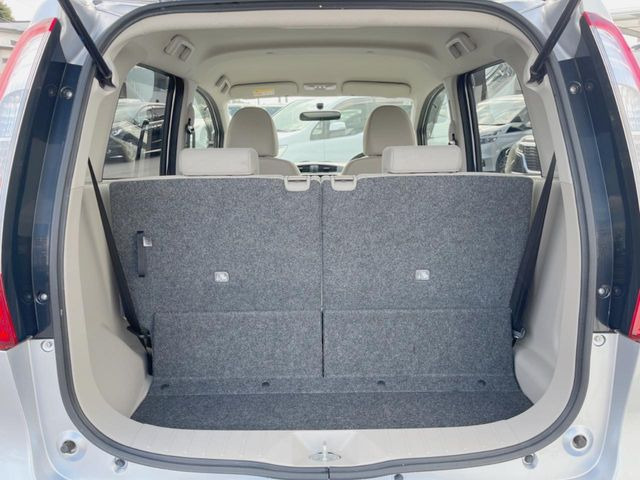 ���i�̂���������ʋ΁A���}���ɏ\���ȉ׎��X�y�[�X���m�ۂ��Ă���܂��B�Z�J���h�V�[�g��|���ƁA�傫�ȉו��̐ύڂ��\�ł���