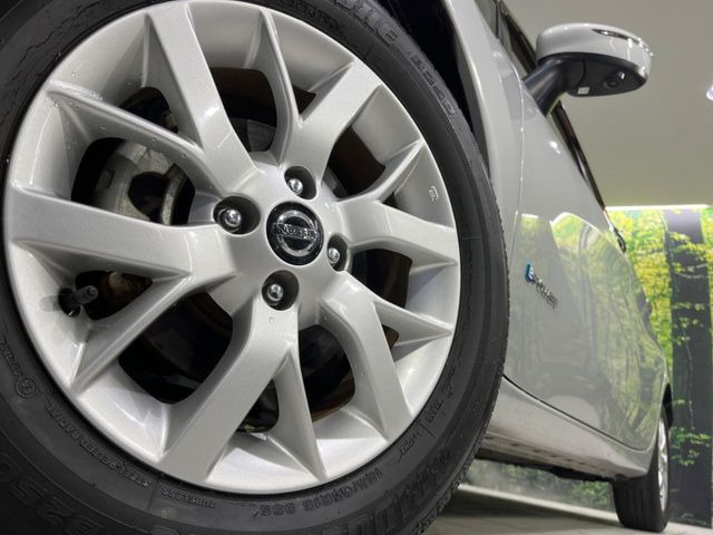 �y����15�C���`�A���~�z�C�[���z�O�ςɃ}�b�`���������A���~�z�C�[���𑕒����Ă���܂��B�e��ЊO�A���~�z�C�[����A�X�^�b�h���X�^�C�����戵�����Ă���܂��B���񂲑��k����������