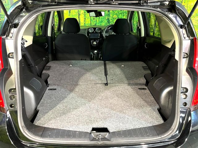 ���i�̂���������ʋ΁A���}���ɏ\���ȉ׎��X�y�[�X���m�ۂ��Ă���܂��B�Z�J���h�V�[�g��|���ƁA�傫�ȉו��̐ύڂ��\�ł���