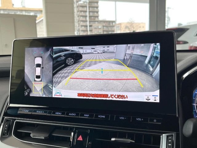 【パノラミックビューモニター】専用のカメラにより、上から見下ろしたような視点で360度クルマの周囲を確認することができます☆死角部分も確認しやすく、狭い場所での切り返しや駐車もスムーズに行えます。