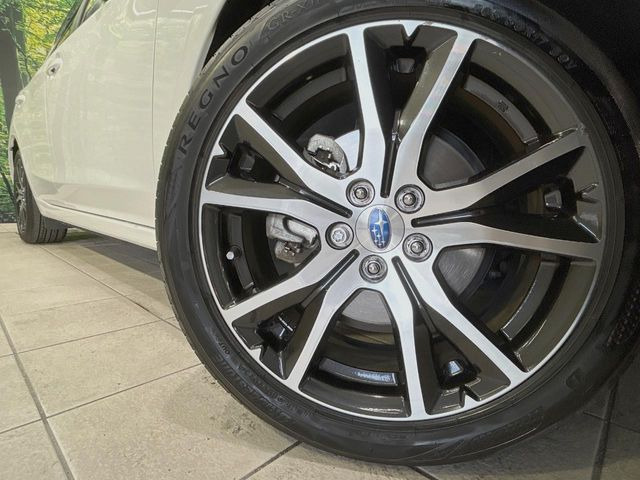 �y����17�C���`�A���~�z�C�[���z�O�ςɃ}�b�`���������A���~�z�C�[���𑕒����Ă���܂��B�e��ЊO�A���~�z�C�[����A�X�^�b�h���X�^�C�����戵�����Ă���܂��B���񂲑��k����������