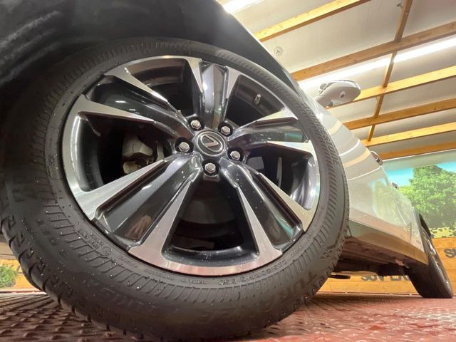 �y����18�C���`�A���~�z�C�[���z�O�ςɃ}�b�`���������A���~�z�C�[���𑕒����Ă���܂��B�e��ЊO�A���~�z�C�[����A�X�^�b�h���X�^�C�����戵�����Ă���܂��B���񂲑��k����������